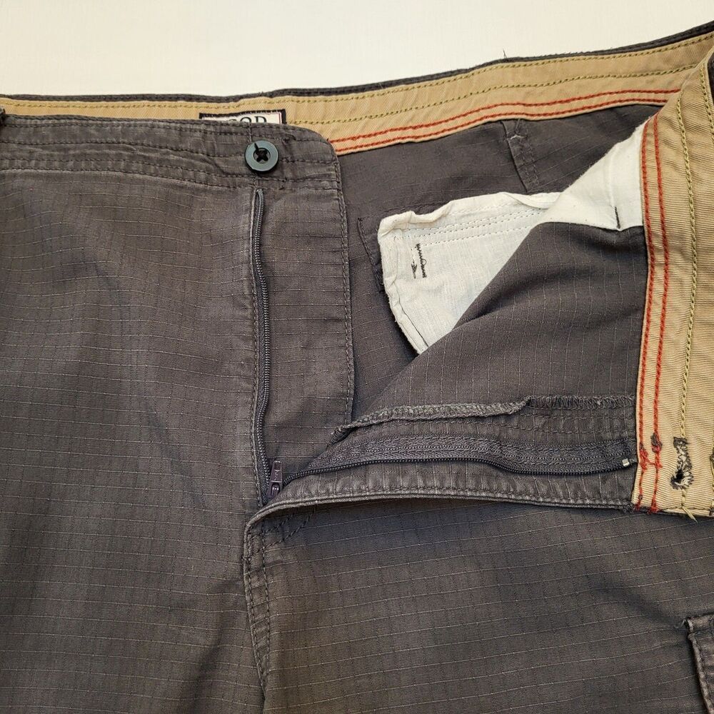 IZOD Saltwater Men's Size 42 Gray Cargo Shorts All Cotton Hiking Athleisure - Picture 7 of 15
